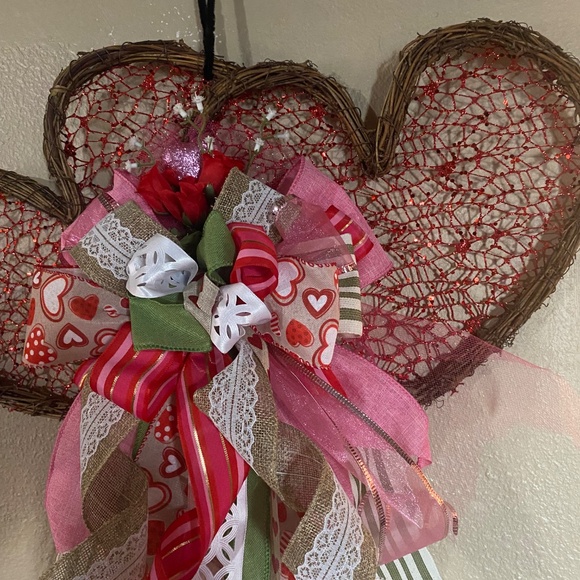 Beautiful double heart Valentine’s Day wreath - Picture 2 of 9